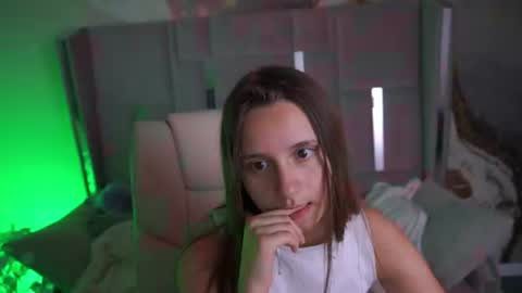 tinynataliee online show from August 3, 4:30 am