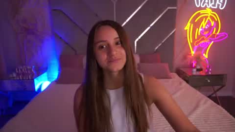 tinynataliee online show from August 3, 7:32 pm