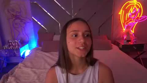 tinynataliee online show from August 4, 4:20 am