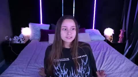 tinynataliee online show from August 16, 5:44 am