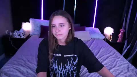 tinynataliee online show from August 16, 7:12 am