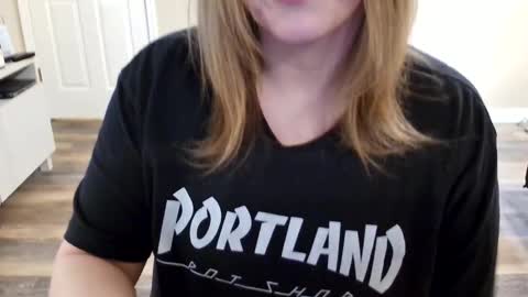 tinywithtiddies online show from April 12, 6:36 am