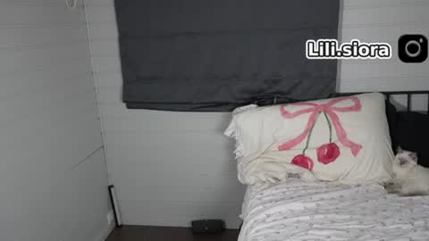 Lili online show from August 13, 1:47 pm