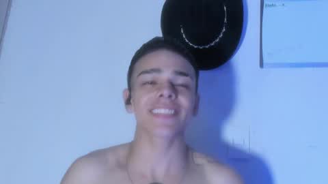 tobiassmith69 online show from June 24, 9:33 am