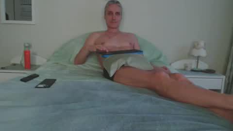 Daniel Bisexual uncut 20cm online show from February 28, 3:54 pm