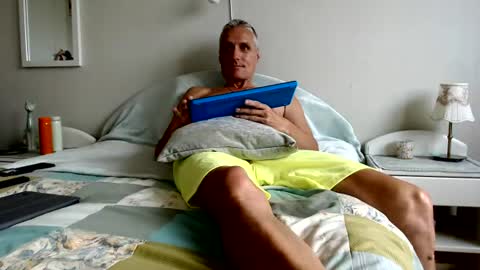 Daniel Bisexual uncut 20cm online show from August 30, 6:57 am