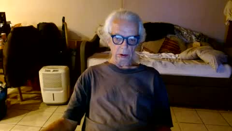 tom112292014 online show from August 11, 10:01 pm