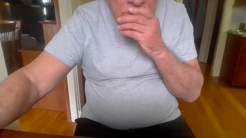 Tom11133tom online show from April 4, 7:10 pm