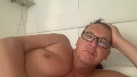 tom6644 online show from August 8, 1:33 pm