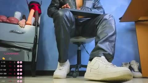 Tomas Andres online show from July 8, 1:15 pm