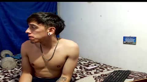tomas_turbado_ online show from August 10, 7:43 am