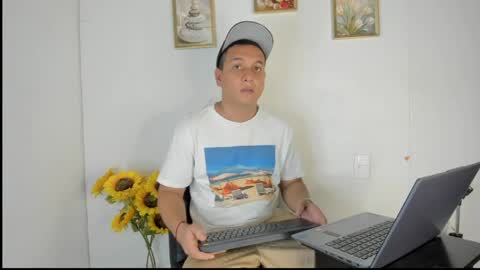 tomasstyl_ online show from June 2, 6:33 pm