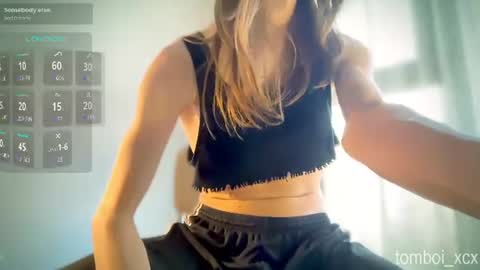 tomboiii online show from July 25, 8:57 pm