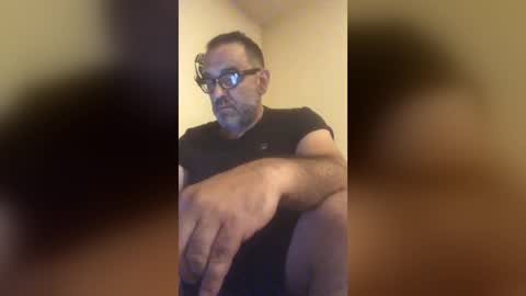 tomcop11111 online show from July 6, 10:57 pm