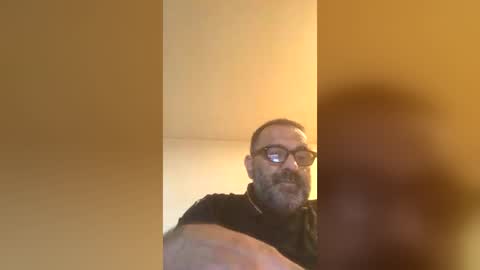 tomcop11111 online show from July 14, 2:06 am