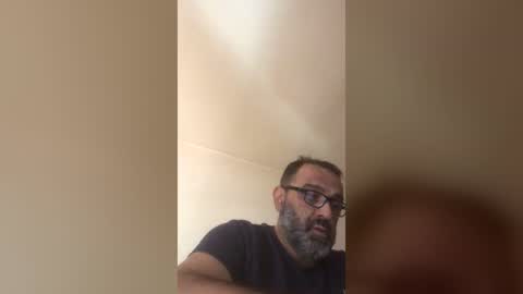 tomcop11111 online show from July 25, 1:04 pm