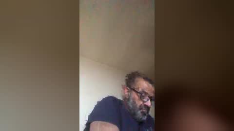 tomcop11111 online show from July 25, 2:21 pm