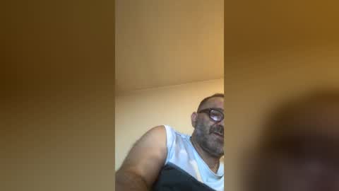 tomcop11111 online show from August 5, 4:21 am