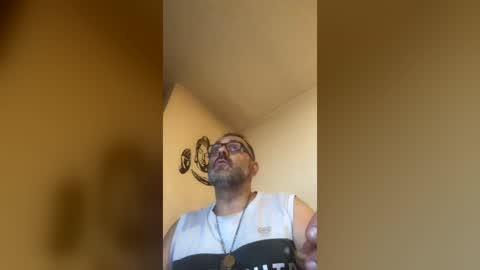 tomcop11111 online show from August 6, 4:00 am