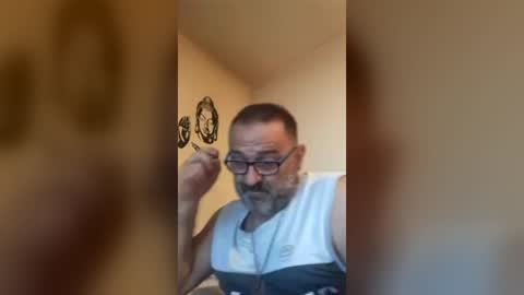 tomcop11111 online show from August 7, 1:27 am