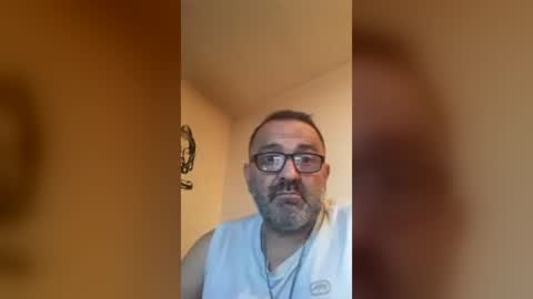 tomcop11111 online show from August 7, 2:33 am