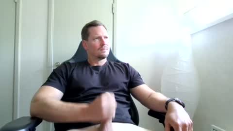 tomfin95 online show from August 12, 9:44 am