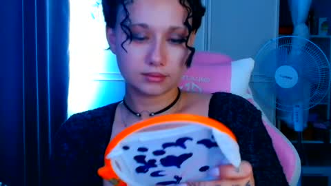 tommioo7 online show from August 12, 5:32 am