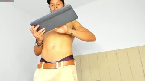tommyhot7 online show from August 1, 10:49 pm