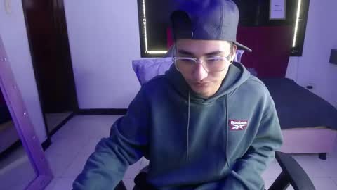 tony_dickdream online show from April 23, 6:44 pm