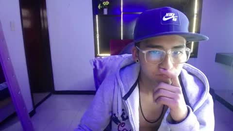 tony_dickdream online show from April 24, 1:04 pm