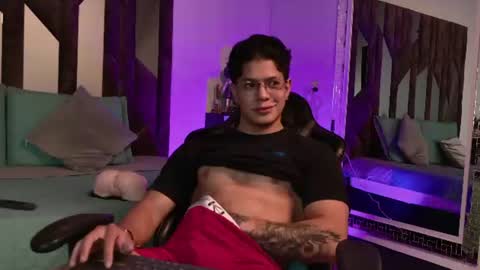 tony_petrov online show from August 31, 5:52 am