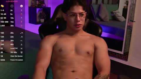 tony_petrov online show from August 31, 9:10 am