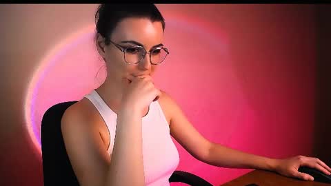 too_beautiful online show from July 15, 10:00 pm