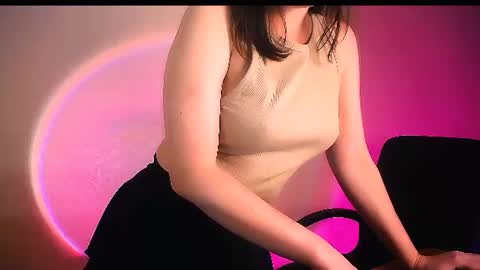 too_beautiful online show from July 29, 9:00 pm