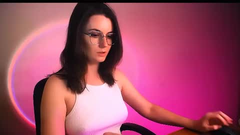 too_beautiful online show from August 5, 9:46 pm