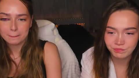 top_twins online show from July 9, 3:50 pm