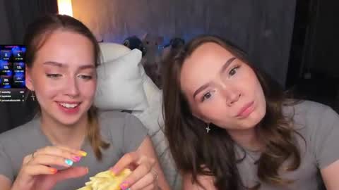 top_twins online show from July 12, 5:08 pm