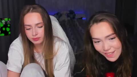 top_twins online show from July 19, 2:52 pm