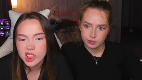 top_twins online show from July 22, 7:05 pm
