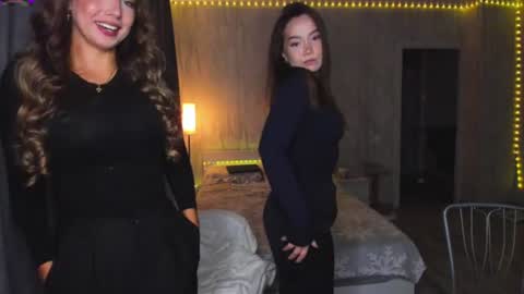 top_twins online show from August 25, 2:24 pm