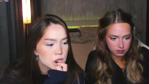 top_twins online show from August 25, 3:30 pm
