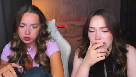 top_twins online show from August 29, 2:38 pm