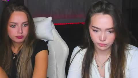 top_twins online show from September 8, 12:56 pm