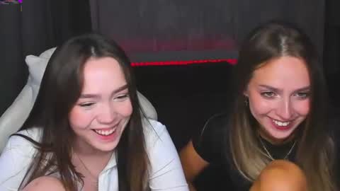 top_twins online show from September 8, 3:08 pm