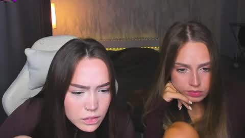 top_twins online show from September 9, 10:23 am