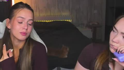 top_twins online show from September 9, 12:35 pm