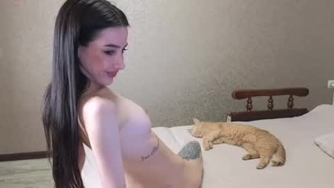 totallytiny_ online show from August 4, 7:11 pm