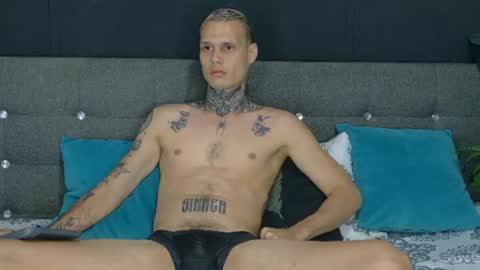 Stiven online show from August 2, 11:39 am