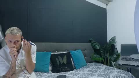Stiven online show from August 3, 1:23 am