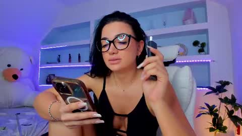 Juliee online show from August 12, 5:54 am